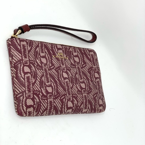 NWT COACH CORNER ZIP WRISTLET WITH CHAIN PRINT